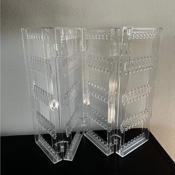 Acrylic Earring Stand - Picture 5 of 5